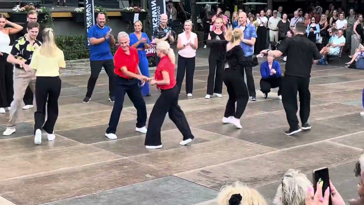 Dansuppvisning i V&auml;rldsklass av Nackswinget. M&aring;ste se! 