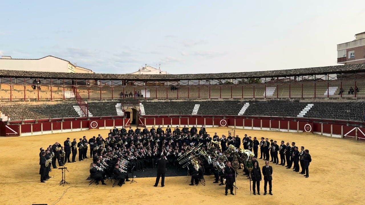 Las cigarreras junto Amor de Ubeda , interpretando ( Agnus Dei)