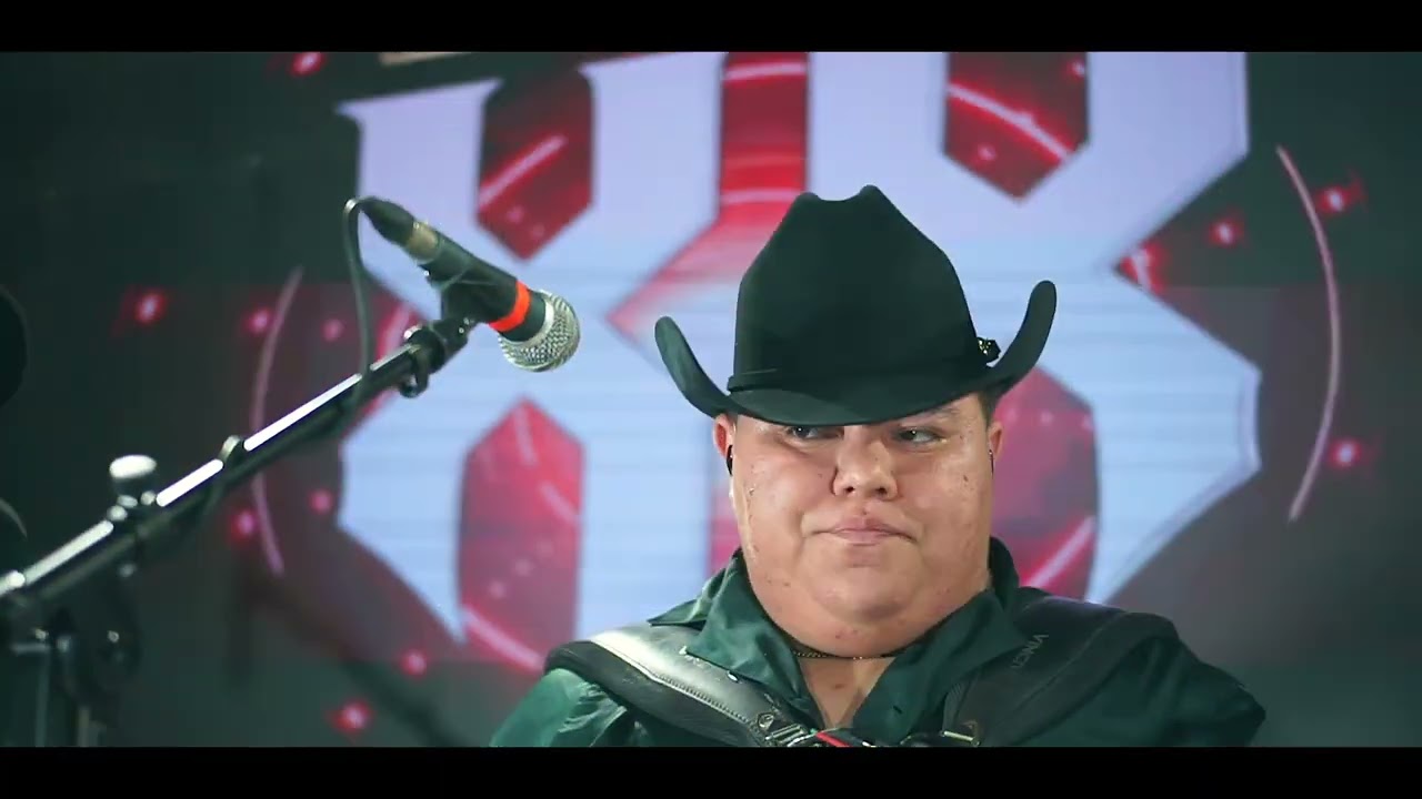 Grupo Atraxxion - Otra Vez Borracho/Te Llevaste Lo Mejor/En La Bolsa De Mi Saco (En Vivo)