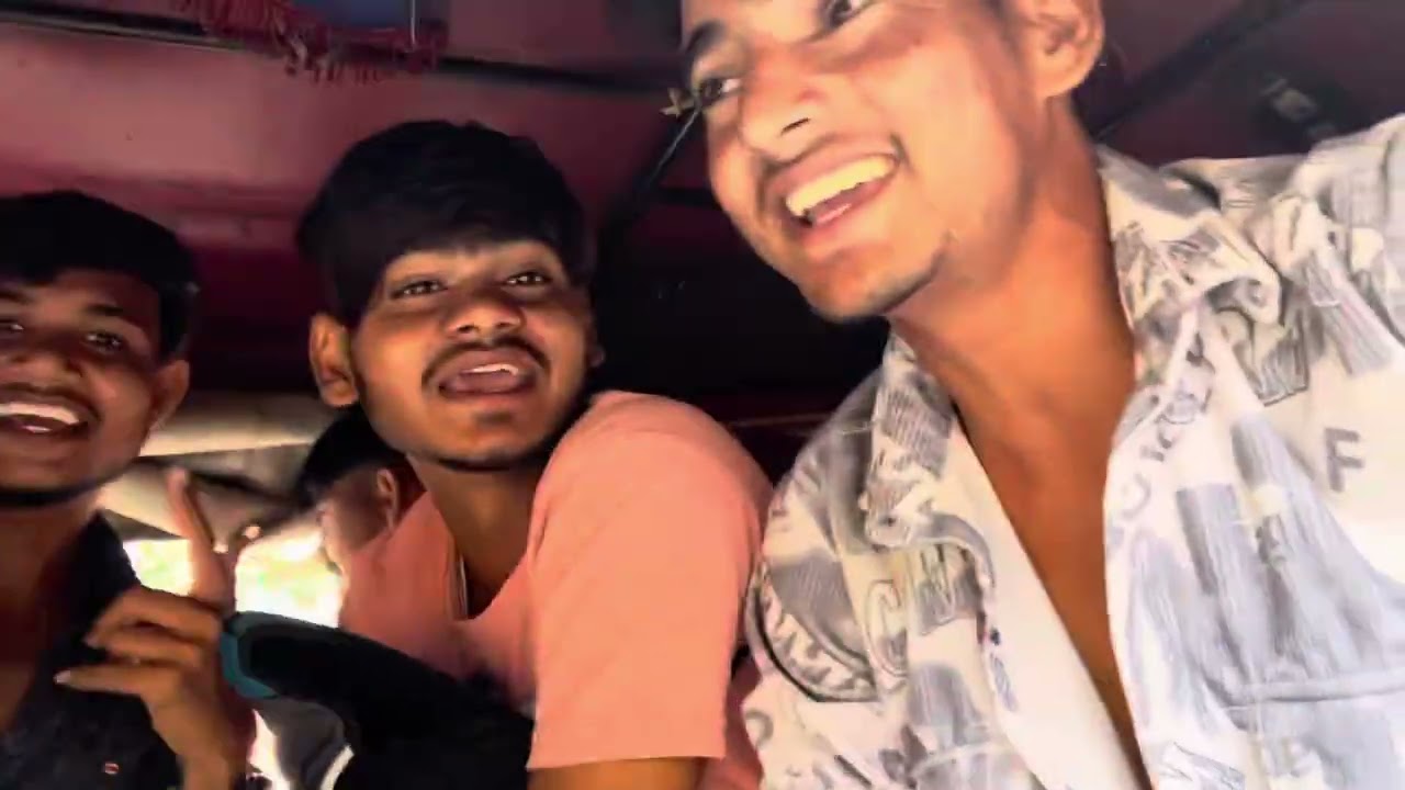 Raste me video banane ke liye masti 😘🦋🥰.