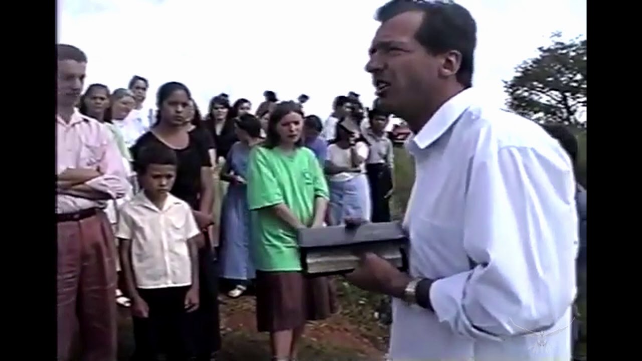 20.04.1997 - Batismo realizado pelo pastor Edmar R. Siqueira no rio Uberabinha