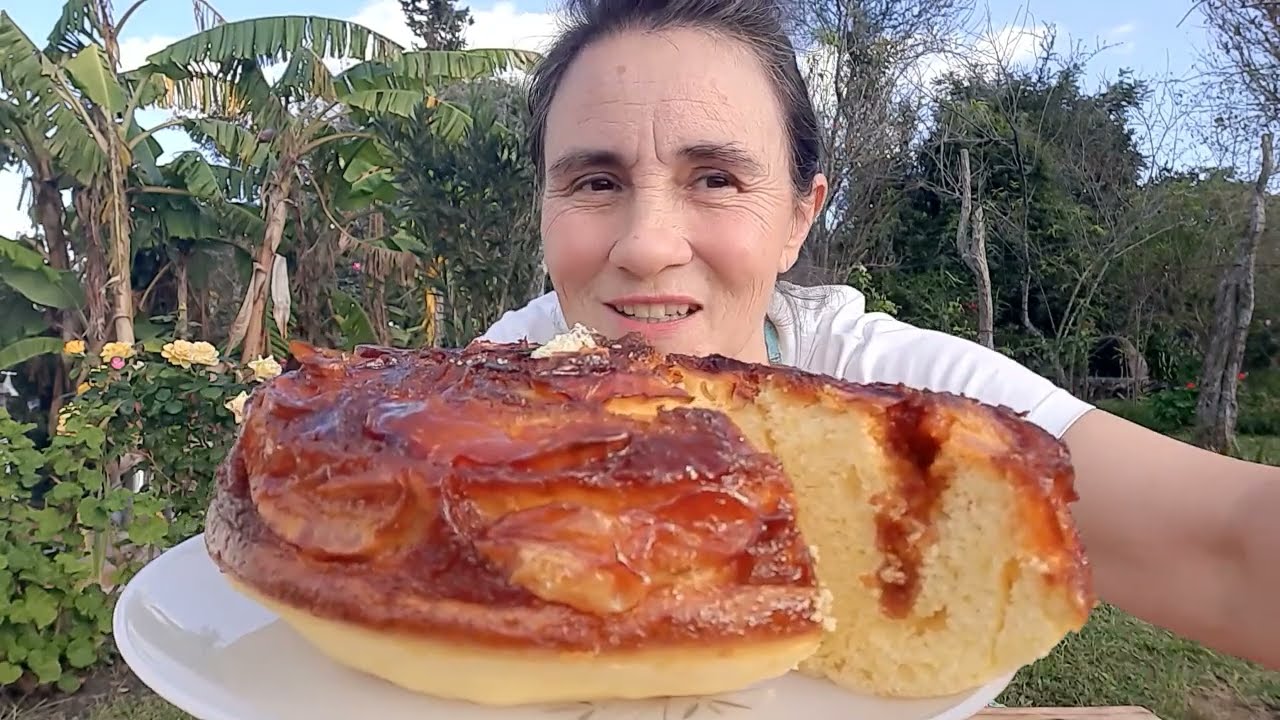 TORTA de MANZANA Esponjosa con CARAMELO invertida , sin MANTECA, sin HORNO en la sartén con un huevo