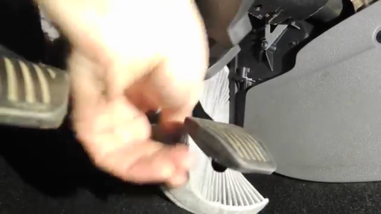 Replacement pollen cabin air filter Ford Focus MK2 DIY (výměna pylový filtr)