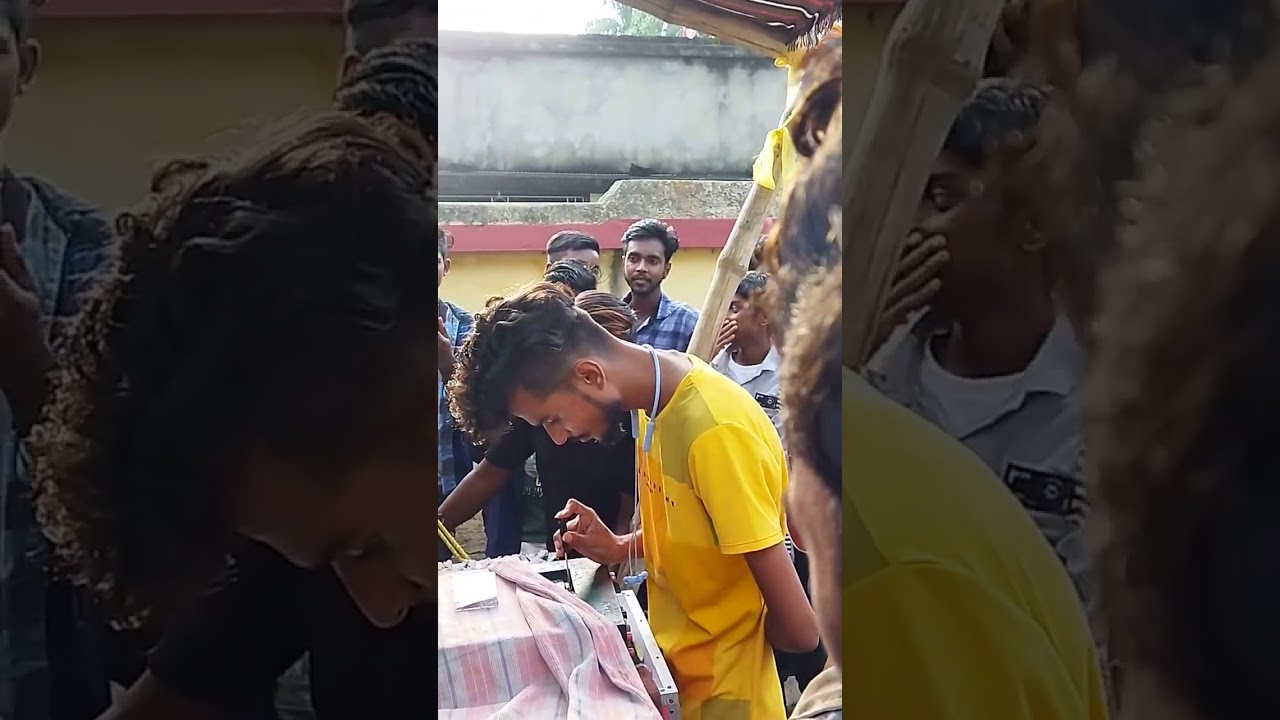 পাপাই দা ক্ষেপিমা সাউন্ড বাজাচ্ছে