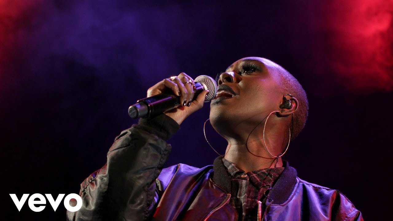 Laura Mvula - Same Old Mistakes (Tame Impala & Rihanna cover in the Live Lounge)