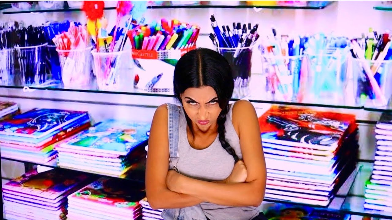POBRE COMPRANDO MATERIAL ESCOLAR