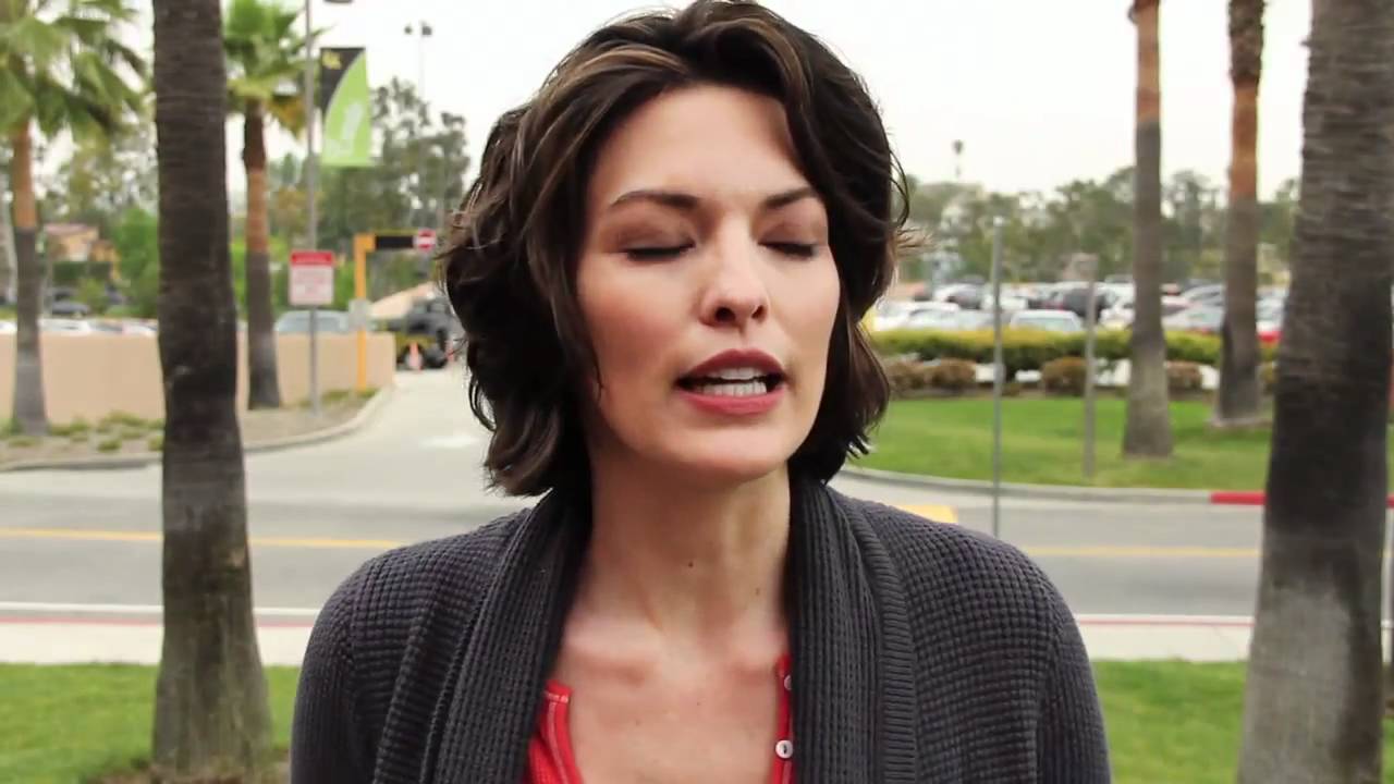 Alana de la Garza answers fan questions - part 3