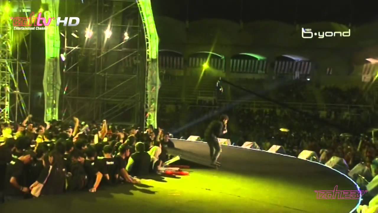 Azlan & The Typewriter - Pawana, Seruan, Sejati @ Konsert Suara Kami 2011