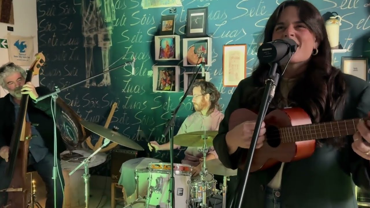 Paola Bivona in CANZONI RACCOLTE // UM CALO DE ESTIMAÇÃO - Quintet Live Session
