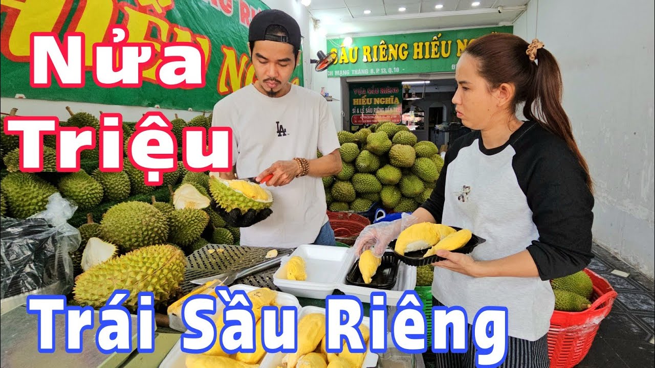 Cận Cảnh Dũng Dê Bật NắpTrái Sầu Riêng Hơn Nửa Triệu