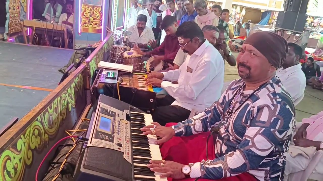 ಗಣೇಶ ಸ್ತುತಿ ನಾಟಕ ಪ್ರಾರಂಭವಾಗುವುದಕ್ಕೆ ಮುನ್ನ ಮಾಡಿದ ಗಣೇಶ ಸ್ತುತಿ ಶಿವರಂಜಿನಿ ಕಲಾತಂಡದ ಡಾಕ್ಟರ್ ಸೋಮರಾಜ್ 