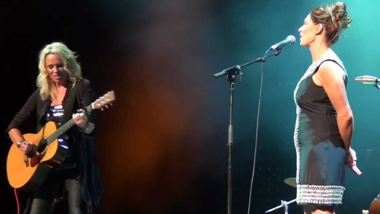 Beccy Cole, Kym Warner, Nash & Kasey Chambers - Strong Enough To Bend