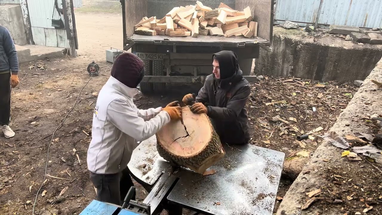 Extreme Firewood Craft – Turning Blocks into Perfect Splits