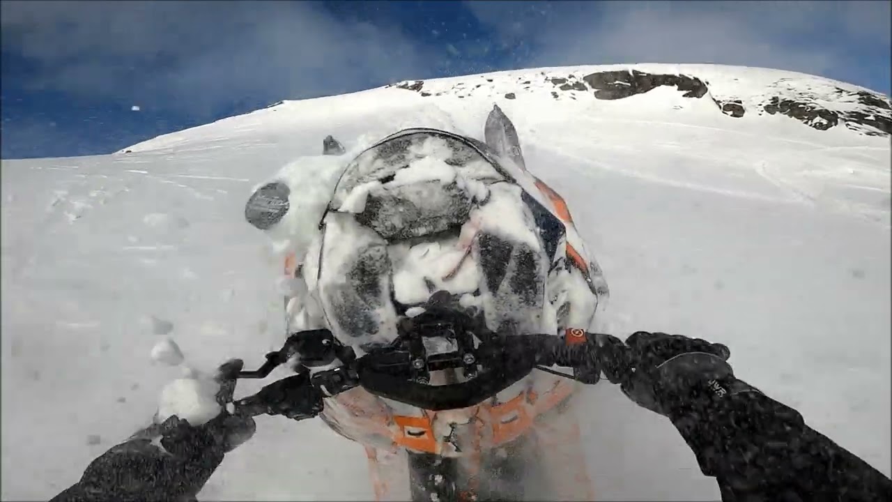 Riksgränsen April 2022 - Testing different sleds