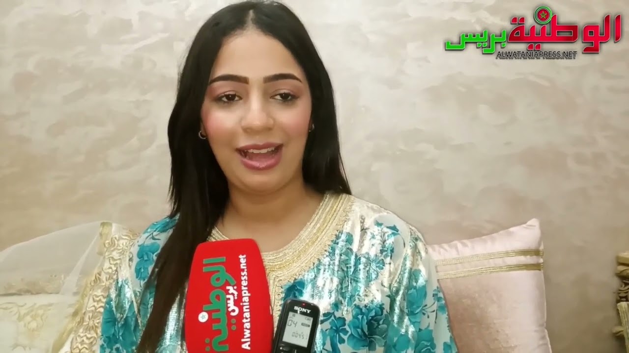 النكافة وفاء ولمعلمة إكرام تستعرضان طقوس حناء العروس المكناسية