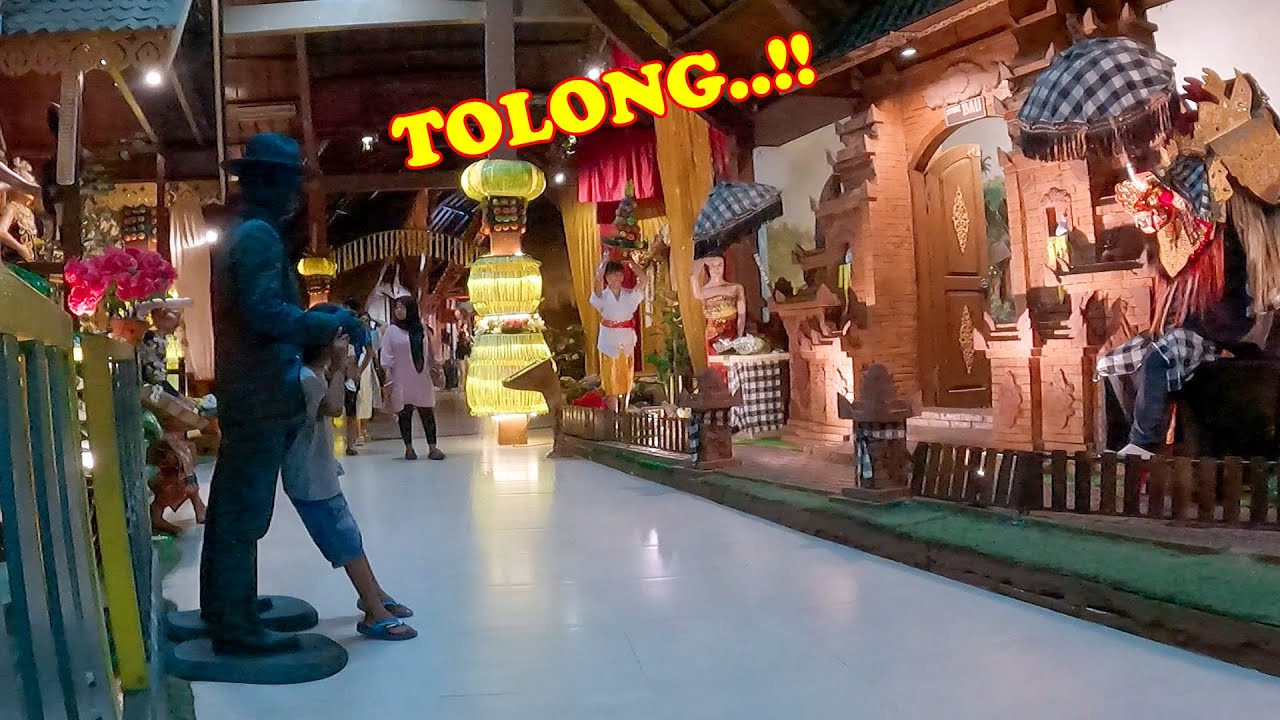 Tolong Buk  !! Patungnya Roboh, Living Statue Prank
