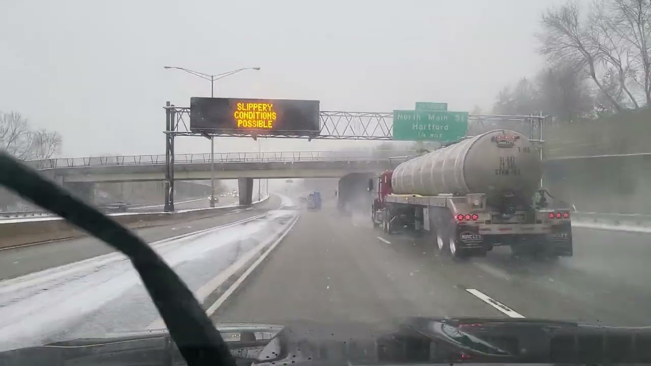 Driving from Windsor Connecticut to East Hartford Connecticut.. via I-91 southbound.. snow