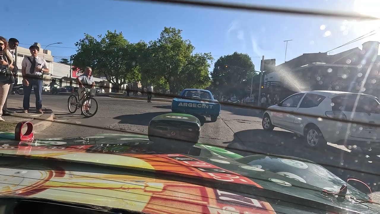Balcarce: ingreso de Omar Belamendia en la réplica del falcon de Guido Falaschi
