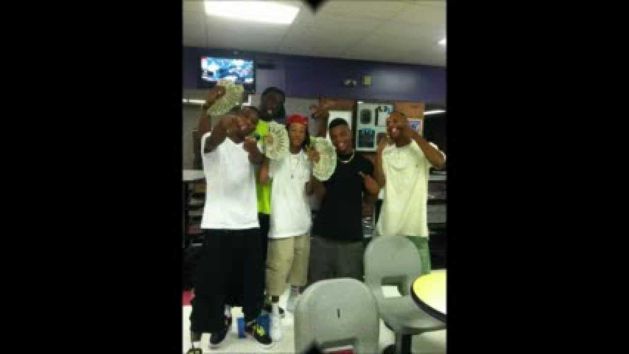 Fast Cash ft. Bear Bizzle - Getin It
