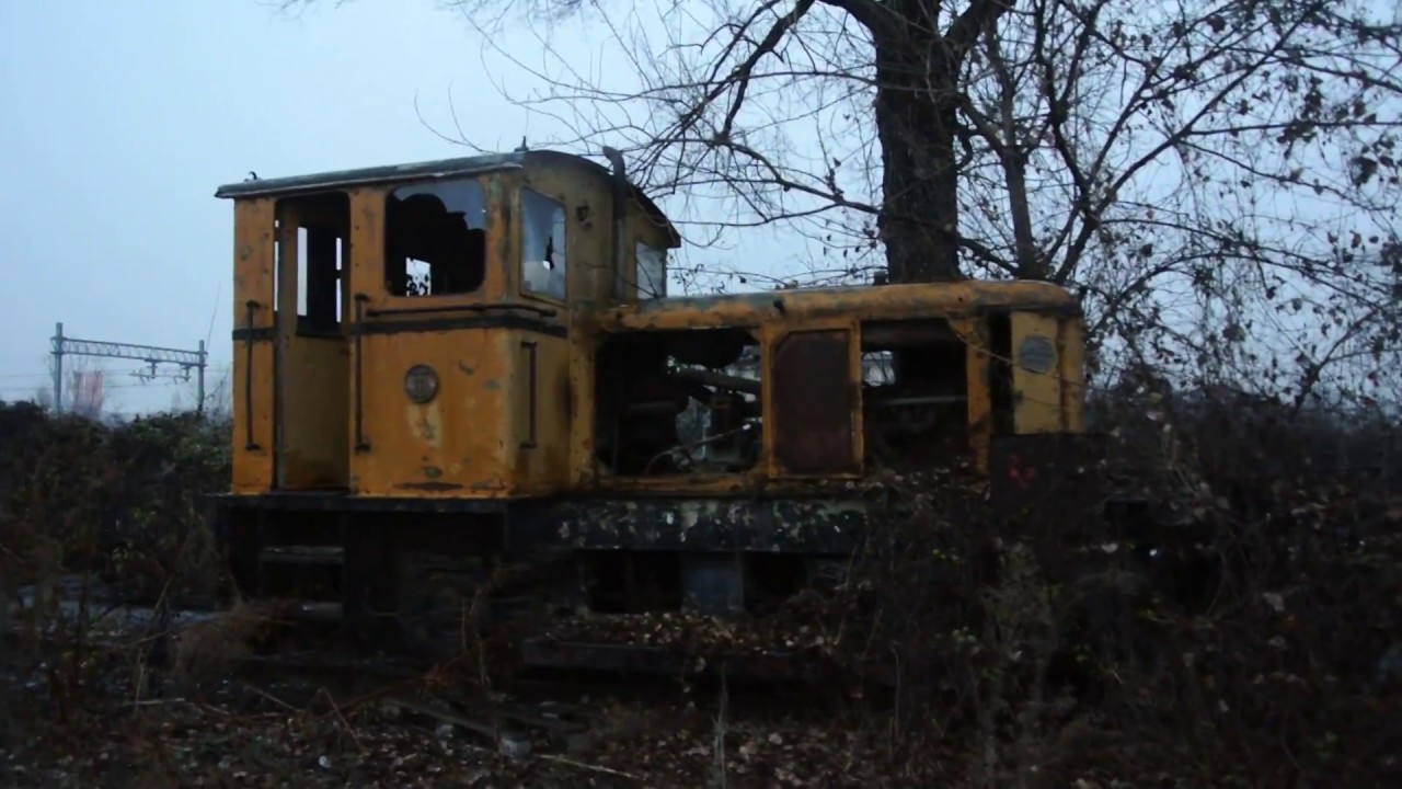 Locomotore ferroviario abbandonato.....