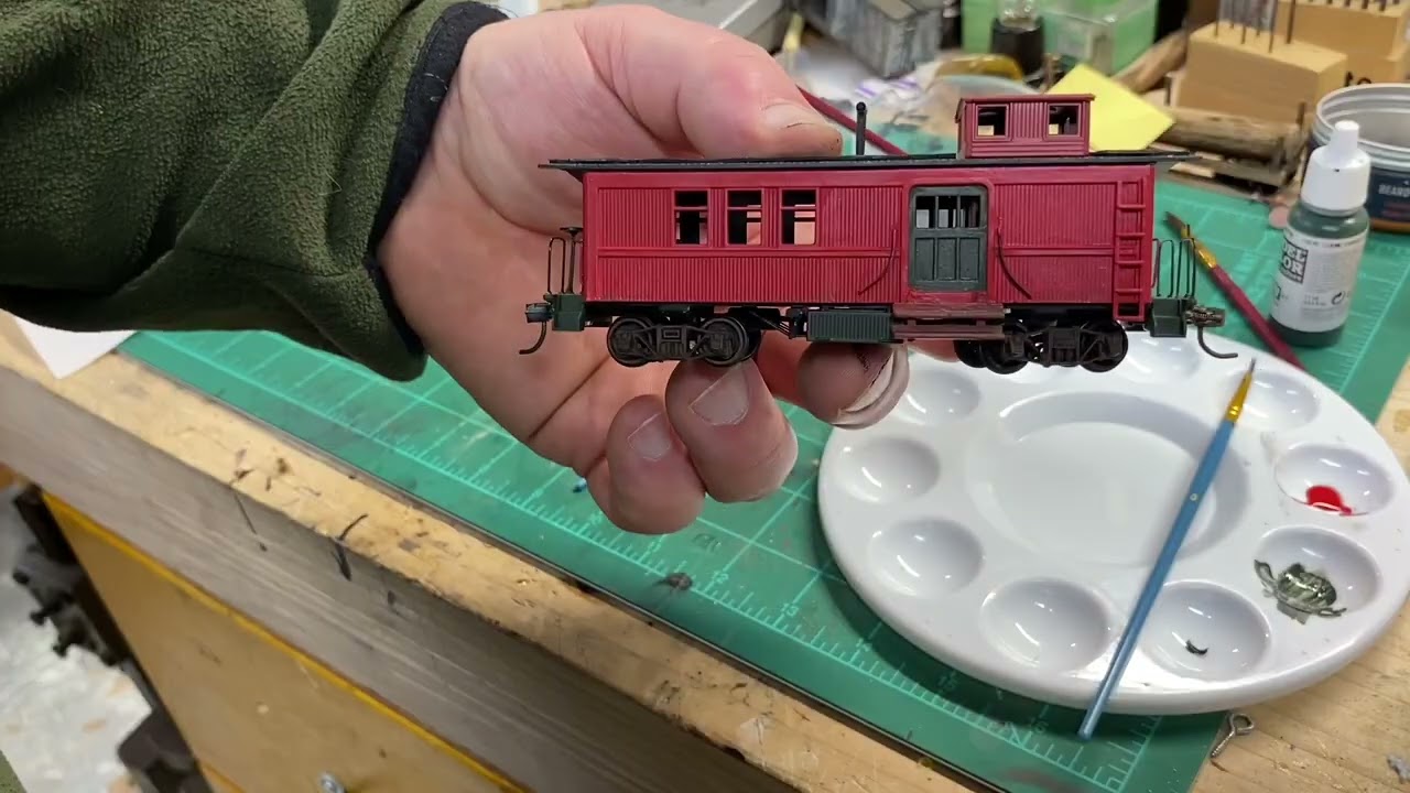 MDC Roundhouse caboose gets a 3D Printed interior and an old La Belle car gets trucks 