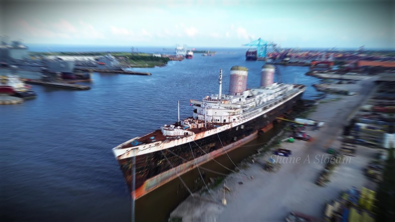 THE SS UNITED STATES IN THE MOBILE,AL PORT 5.20.2025