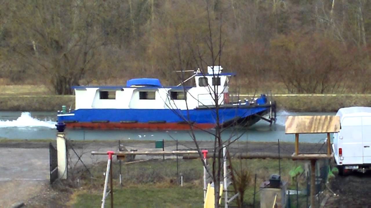 BRISE GLACE SUR LE CANAL DU LOING LE 15.02.2012