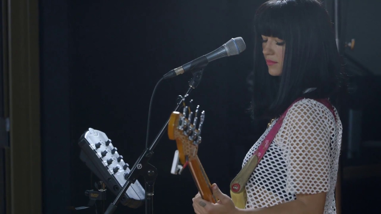 Khruangbin plays 