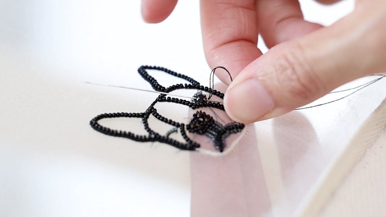 Единственная в мире брошь — посмотрите на тонкий процесс французской вышивки от кутюр в действии!