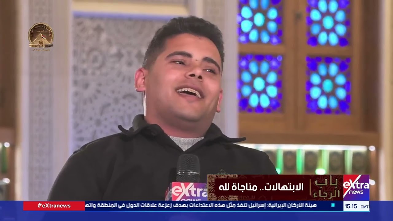 وكأنه ينسج من صوته خيوط النور في ظلمة الليل.. محمد عبد الحي الشريف يصدح منشدًا “قصدت باب الرجاء”