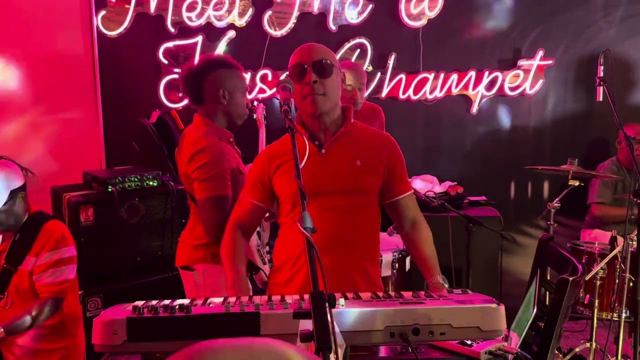 TABOU COMBOU #MERRY CHRISTMAS LIVE MUSIC #ROUGE ET BLAN LA RI A POU PINCHINAT @KASA CHAMPET #LIKE