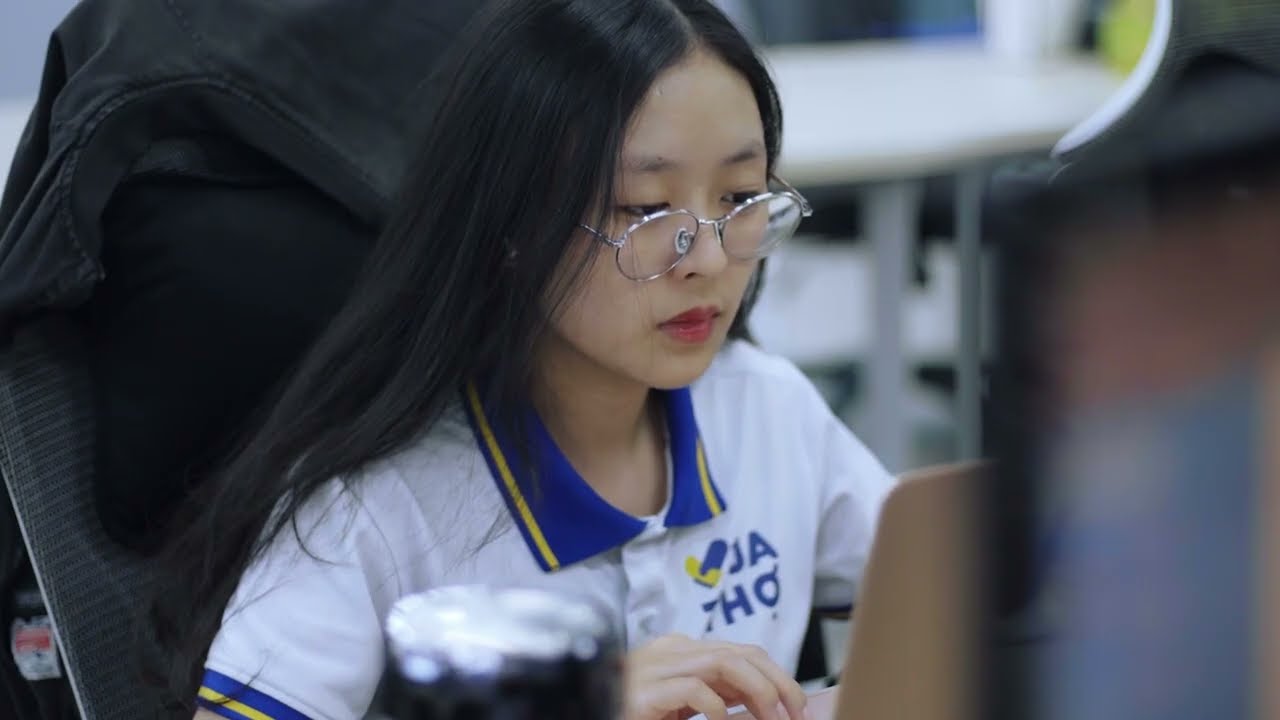CHUYỂN MÌNH MẠNH MẼ - VƯƠN TỚI TƯƠNG LAI | VUA THỢ TVC