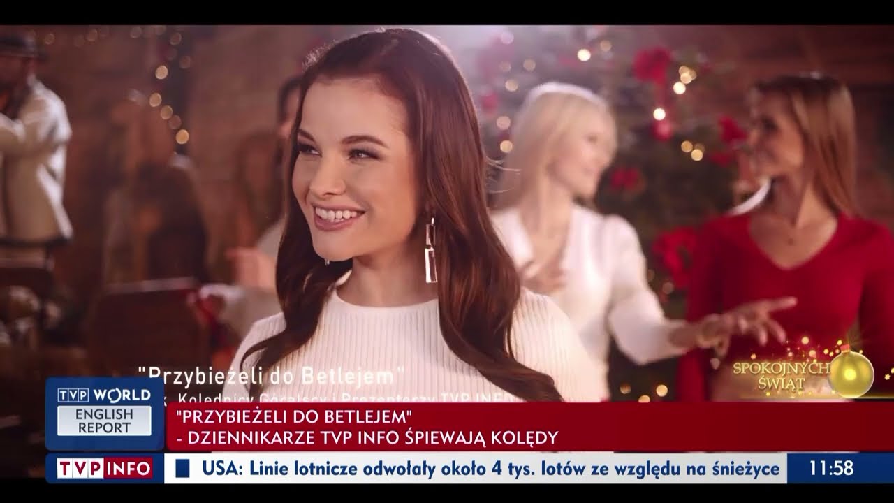 Dziennikarze TVP Info śpiewają kolędy