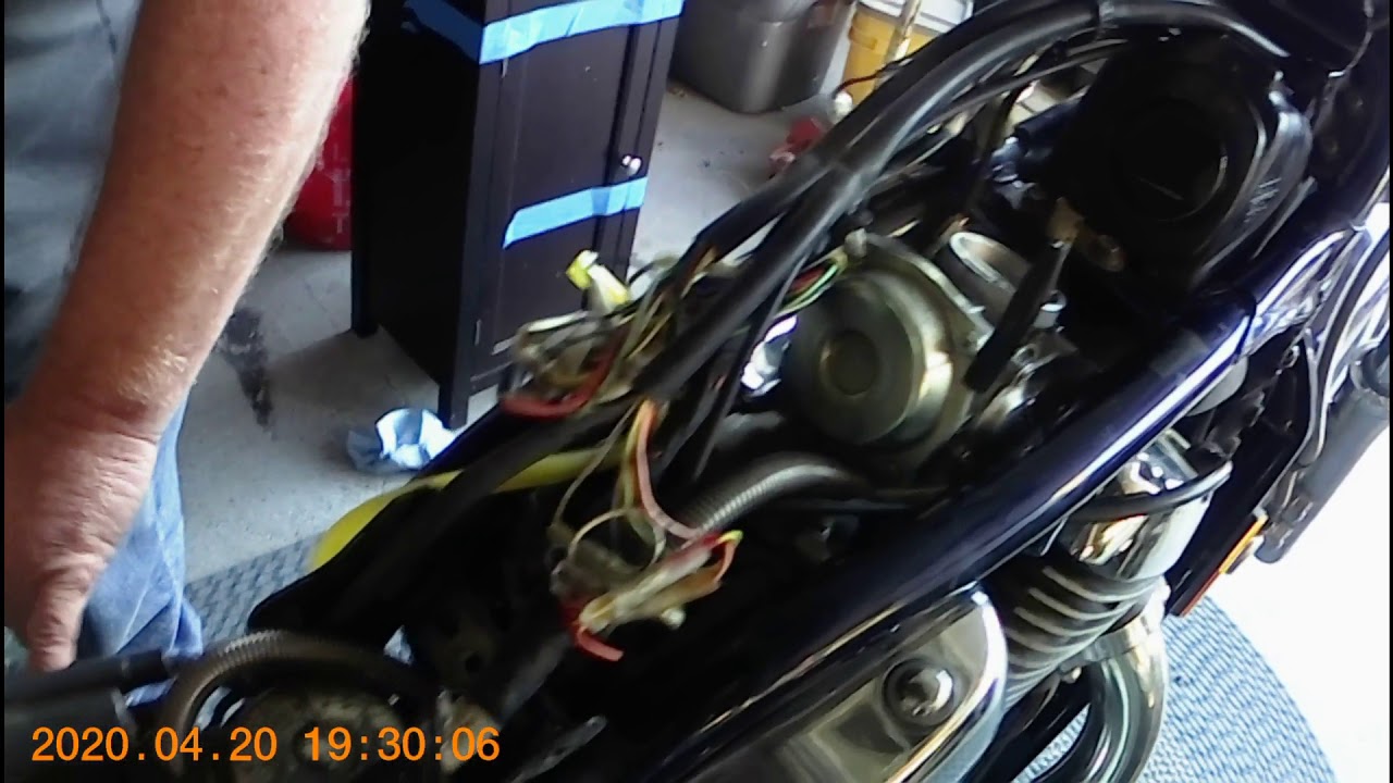 1999 Suzuki Intruder VS800GL Front Carburetor Rebuild Part #1-Removing the Carb