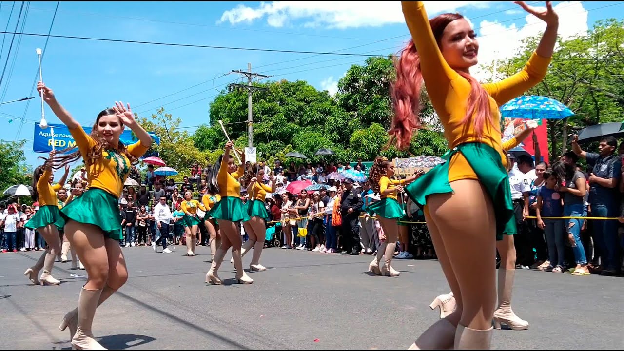 La Cumbia de los Pitufos | Los Tiburones Music Band