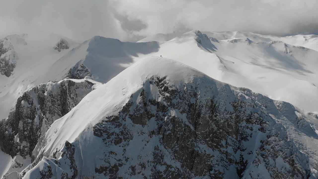 MOUNT PARNASSUS, LIAKOURA PEAK. ΠΑΡΝΑΣΣΟΣ, ΚΟΡΥΦΗ ΛΙΑΚΟΥΡΑ (DRONE) - ΔΙΑΣΧΙΣΗ ΚΕΛΑΡΙΑ ΜΟΝΗ ΠΑΝΑΓΙΑΣ