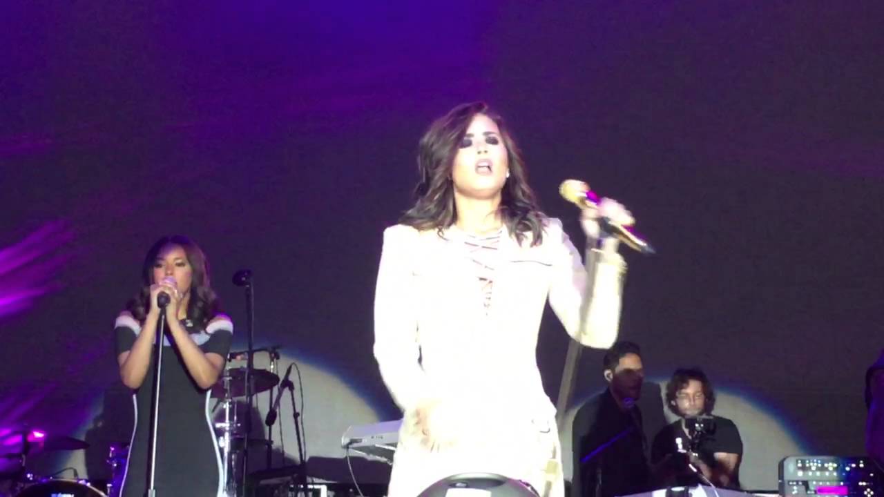 SEXY DEMI LOVATO LIVE 9/22/2016 Pt.2