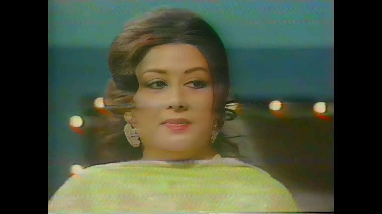 Pakistani actress Neelo singing on PTV Silver Jubilee Show