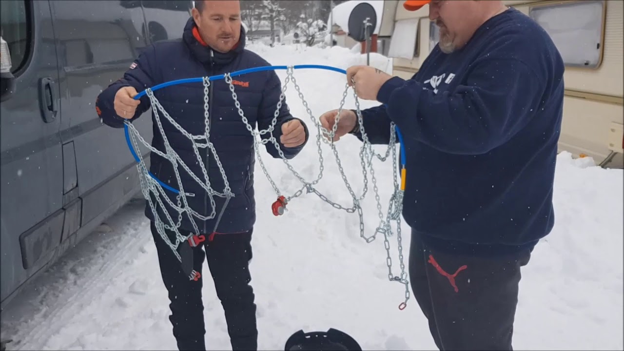 Sneeuwkettingen om doen een kleine cursus