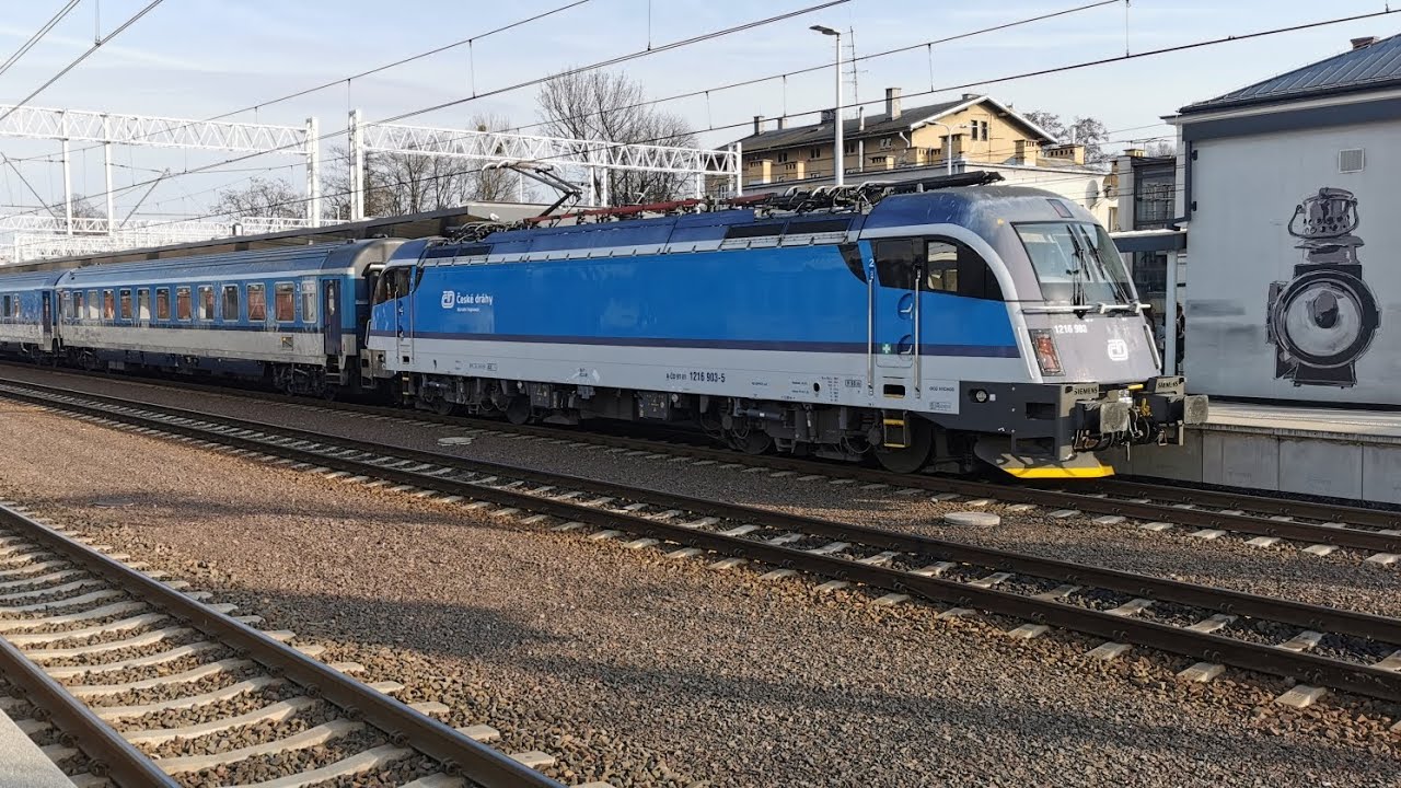 Lokomotywa 1216 903-5 České Dráhy.