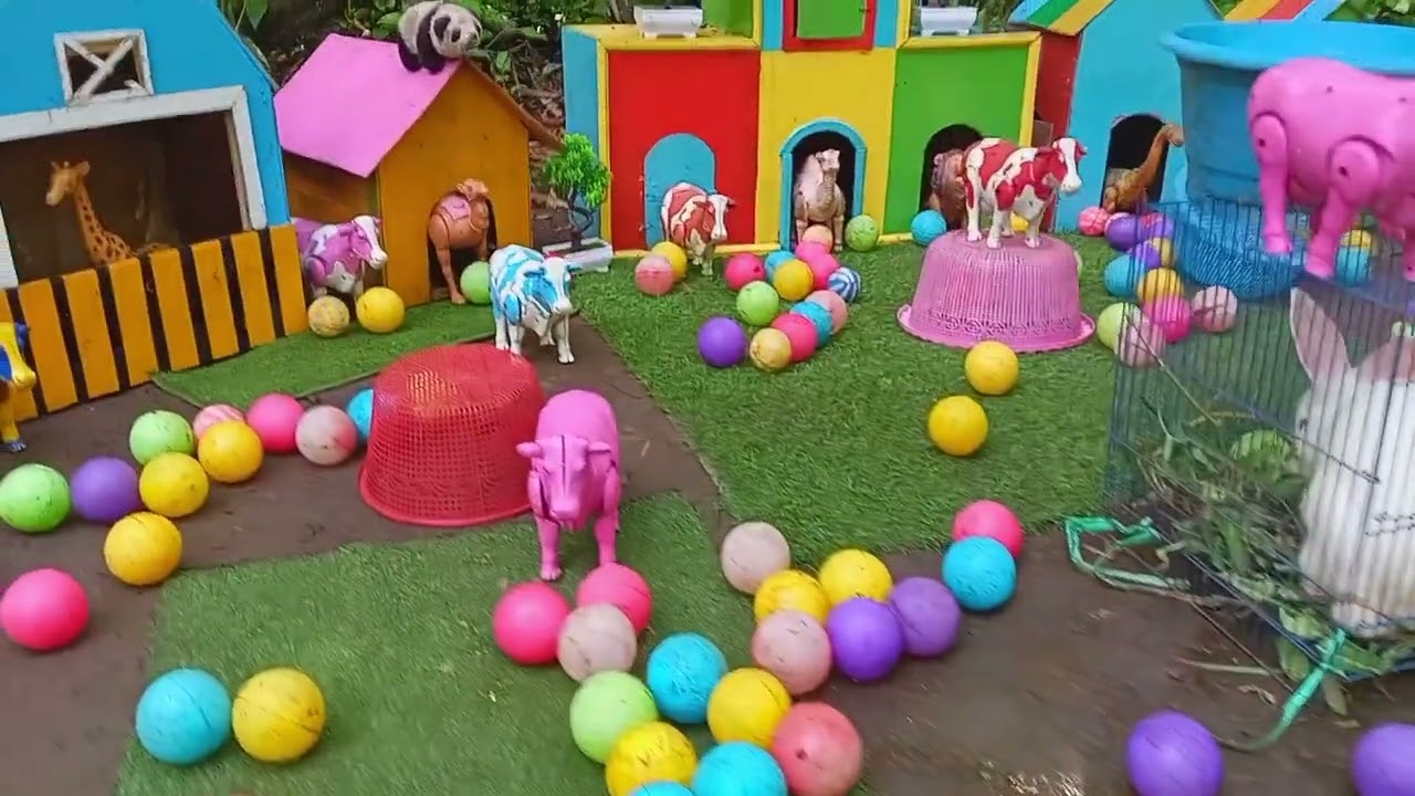 CUTE RAINBOW CHICKS  || COLORFUL CHICKS AND FLUFFY BUNNY HAPPY FARM STORY