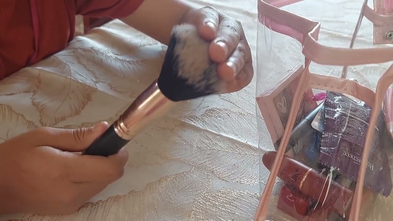 MI PRIMER ASMR 🍒💖💫 mostrando el maquillaje de mi hermana  #asmr