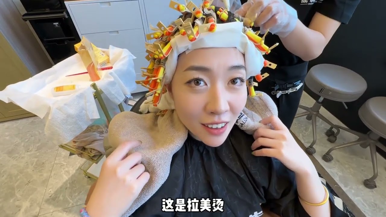 楠总带圆圆烫头迎接服装店开业，一不小心烫成爆炸头，简直太好看