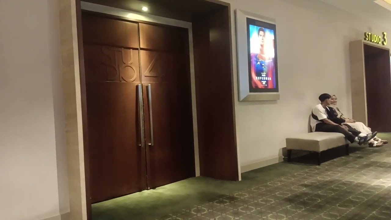 Suara pengumuman pintu teater 1 dibuka di Bioskop