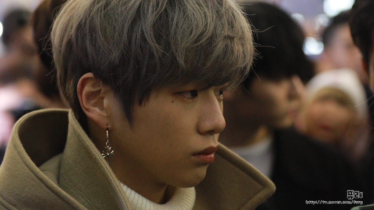 171124 워너원(Wanna One) 강다니엘, '패션왕 아기어피치!'(인천공항 출국)
