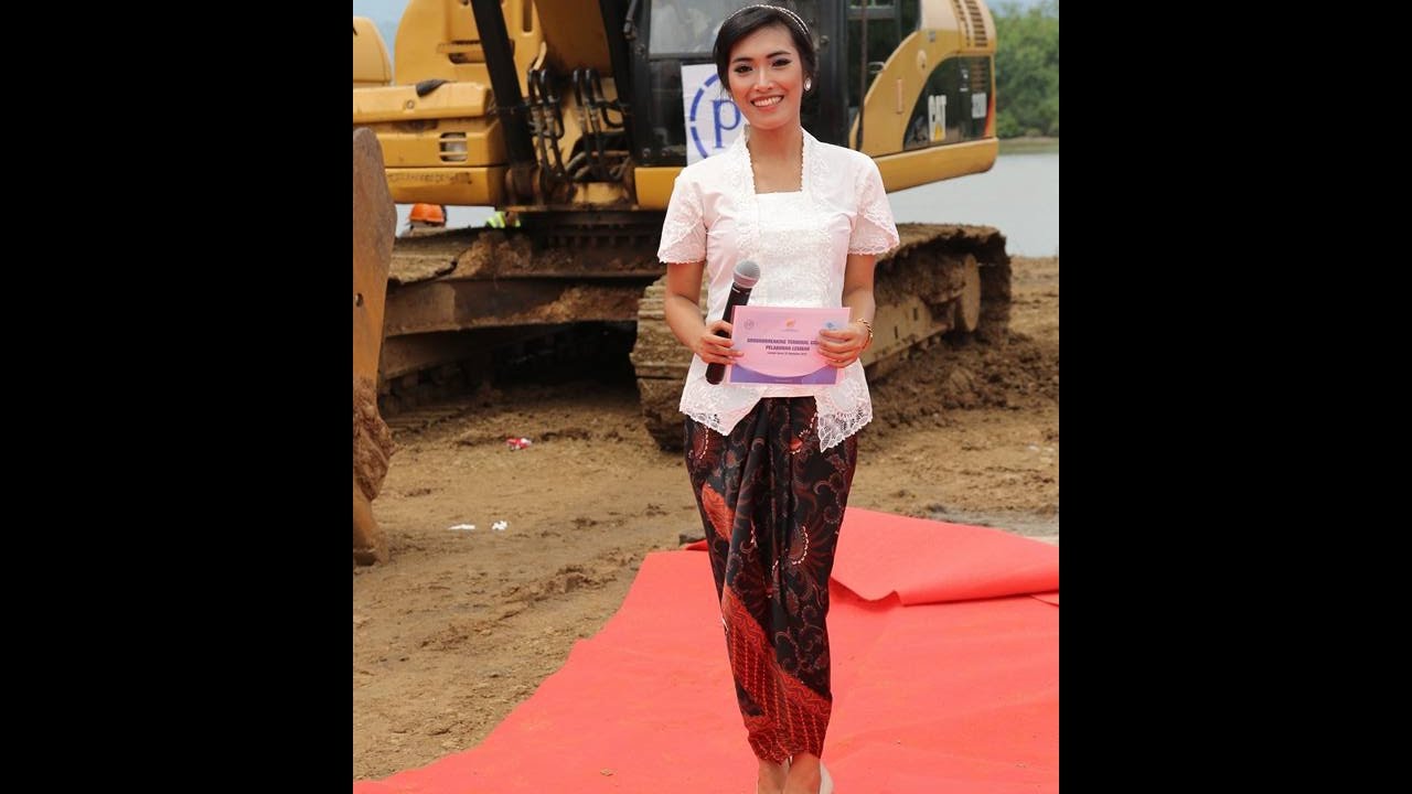 MC Surabaya Rizqiani Putri for Ground Breaking Terminal Gili Mas Pelabuhan Lembar Lombok NTB