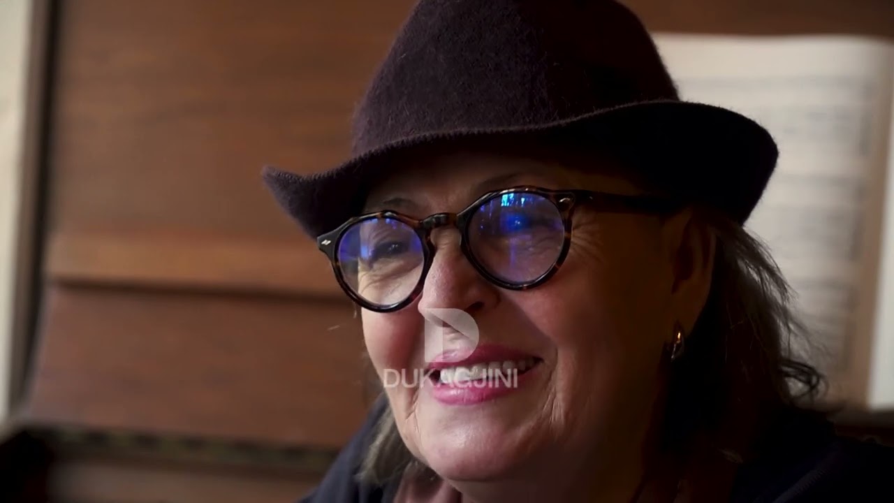 “JAM GJYSHE E 9 NIPAVE DHE MBESAVE” // Njihuni me Suzana Hajdarin  e cila u bë plot 9 herë gjyshe.