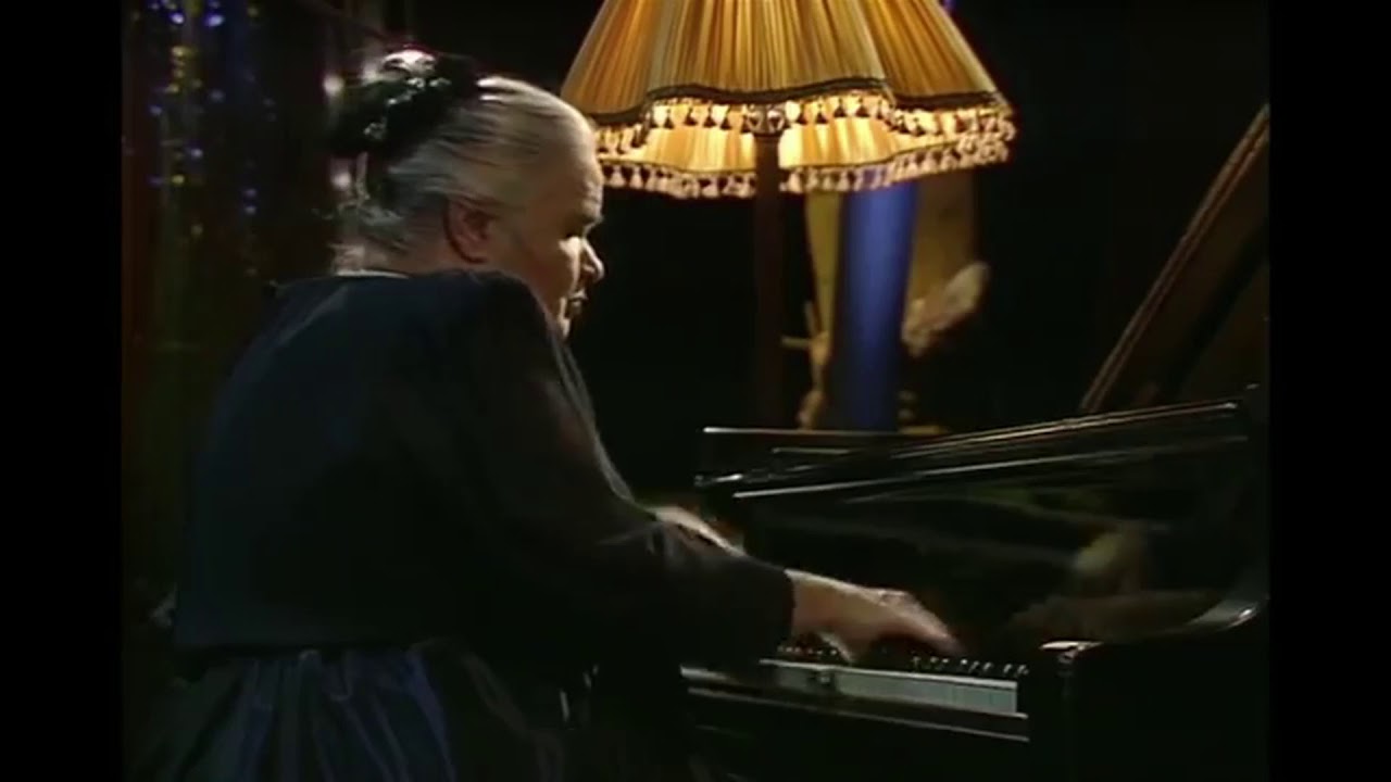 Tatiana Nikolayeva plays Shostakovich Fugue in A major Op.87 (VIDEO - Book I)
