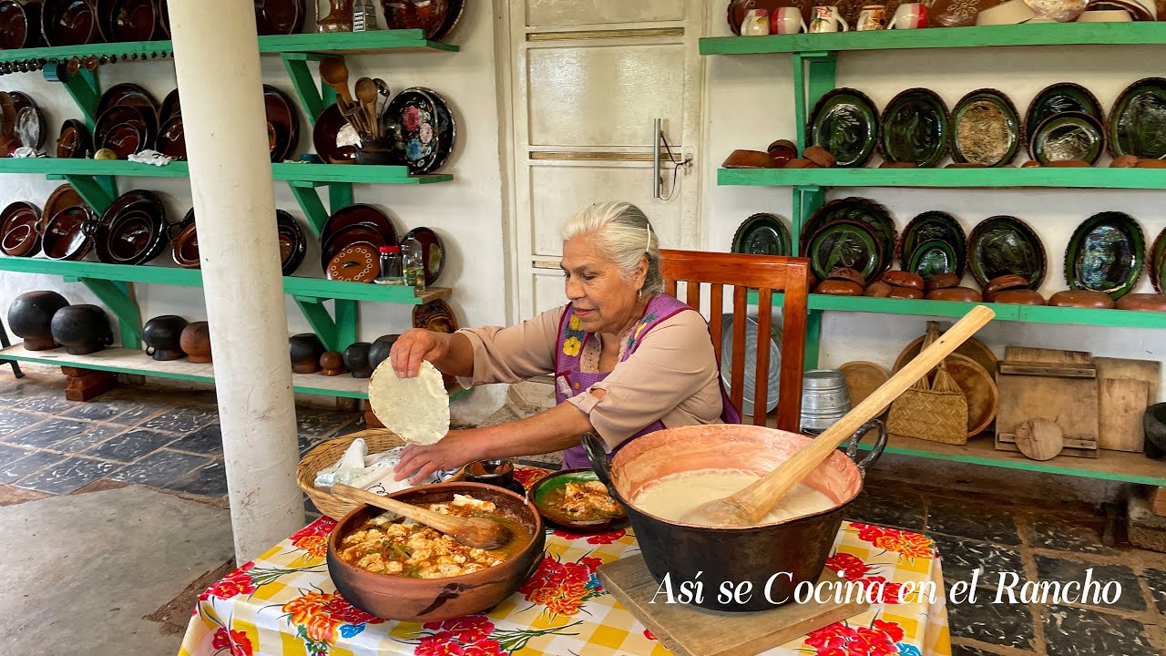 Este Si es un Verdadero Almuerzo De Rancho Queso con Nopales en Salsa y Atole Blanco Bien Bueno