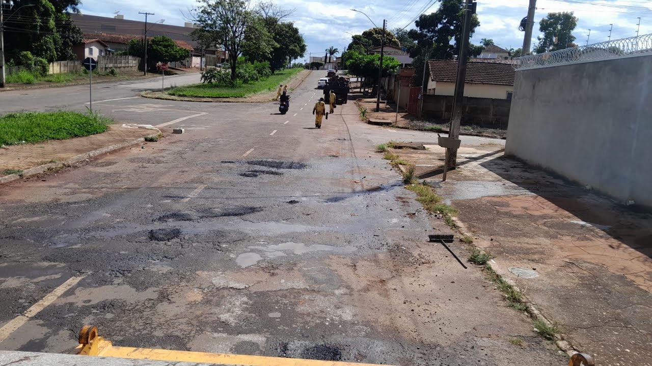 JORNAL DA CIDADE - Tapa-Buracos Recupera Ruas e Avenidas do Município de Ceres-Goias